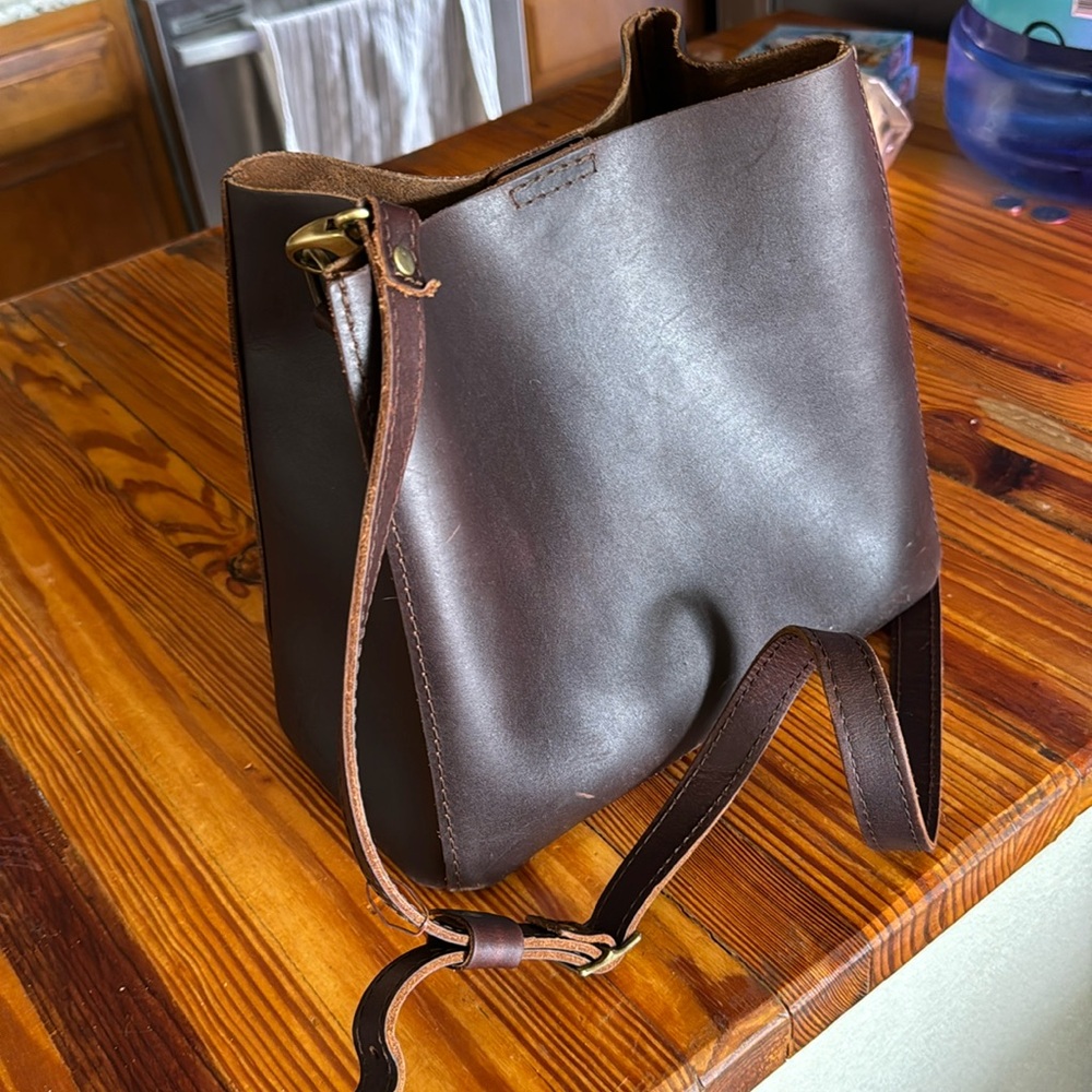 Butterfly bucket bag cognac